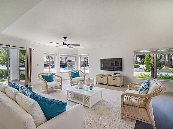 4th image of 815 W Boynton Beach Blvd APT 12-106