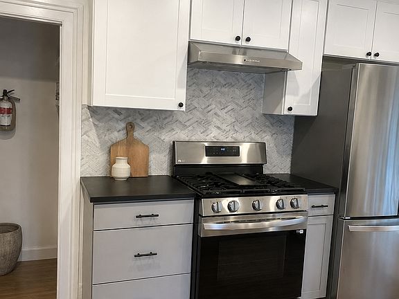 3rd image of 28 Franklin Pl APT 3