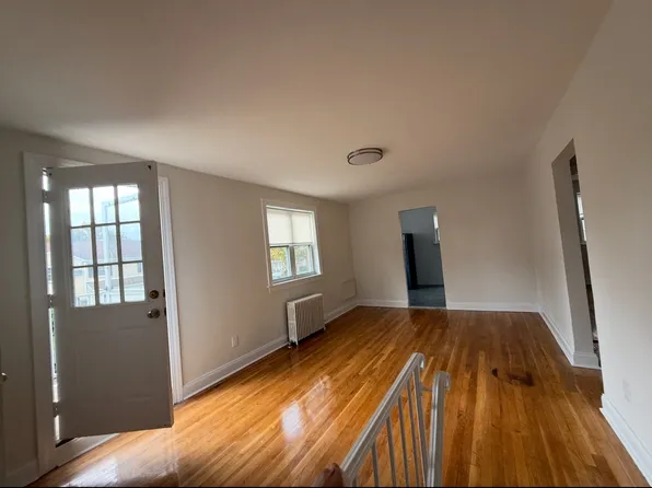 225-07 69th Ave #B, Oakland Gardens, NY 11364