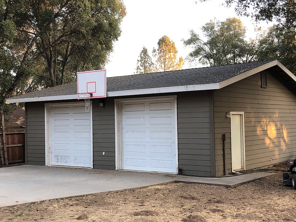 2nd image of 47266 Oneida Ave