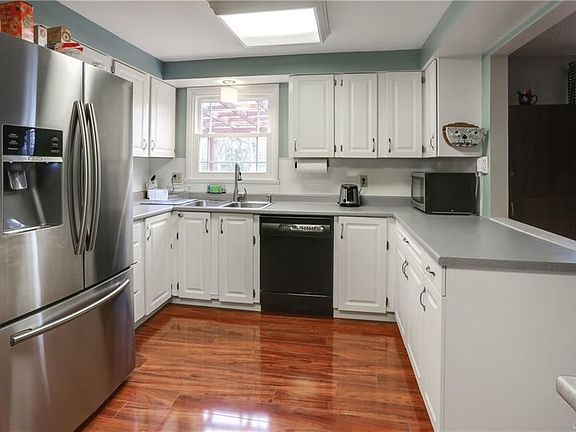 5th image of 22 Westwood Dr