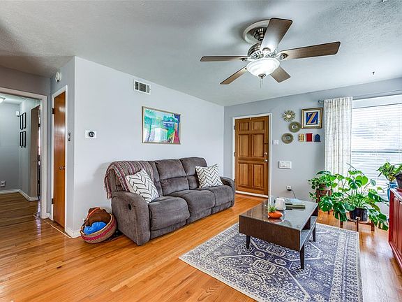 4th image of 2905 Highwood Dr