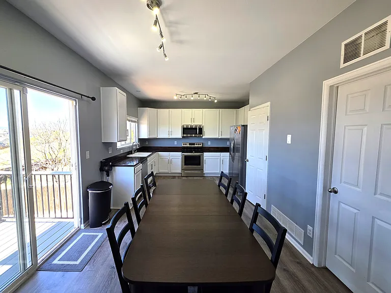 2030 Meadowbrook Pkwy — Photo 10