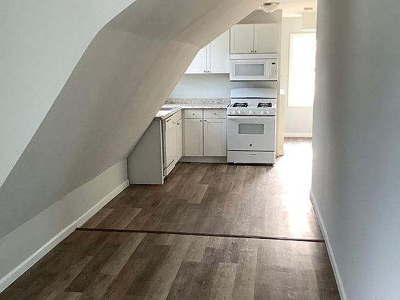 4th image of 3-550 Park Dr #3