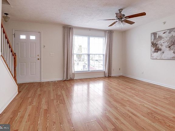 4th image of 321 Copperfield Ln