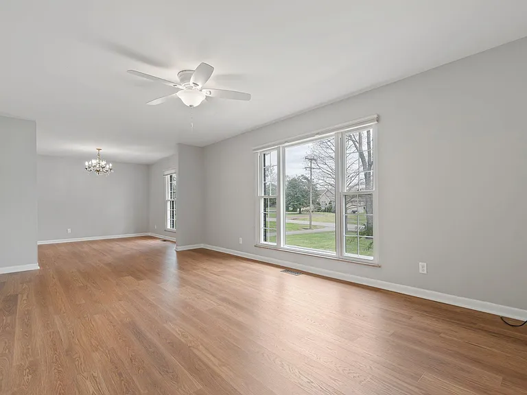 513 Meadowlark Ln — Photo 6