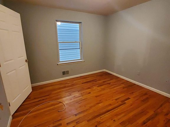 4th image of 16 Sunset Ave #1L