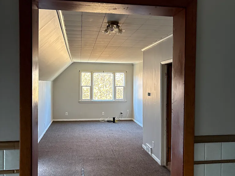 137 Gilbert St — Photo 3