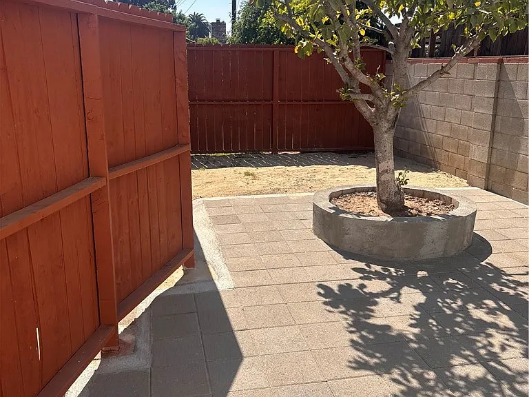 10133 Kester Ave — Photo 20