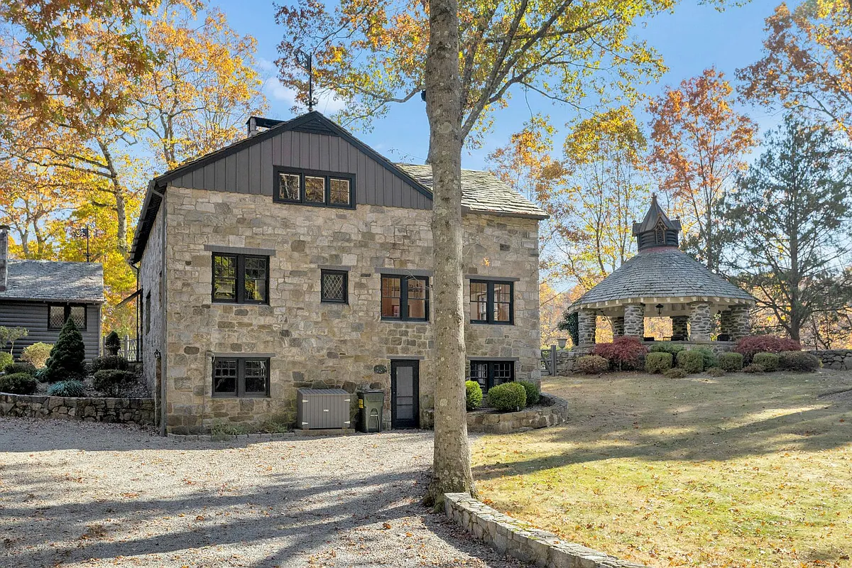 Building Photo - 541 Hunting Ridge Rd