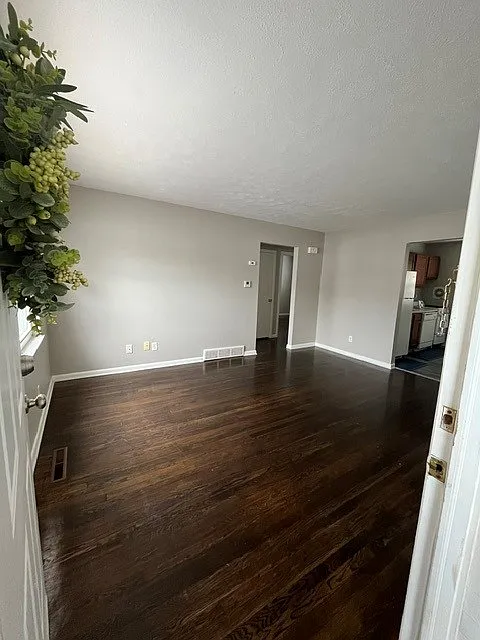2 bed, 700 sqft, $925 — Photo 2