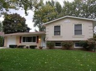 7900 Asbury Cir N, Hanover Park, IL