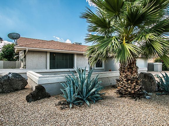 3rd image of 5227 E Paradise Ln