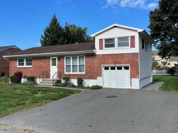 27 Wertman Lane, Loudonville, NY 12211