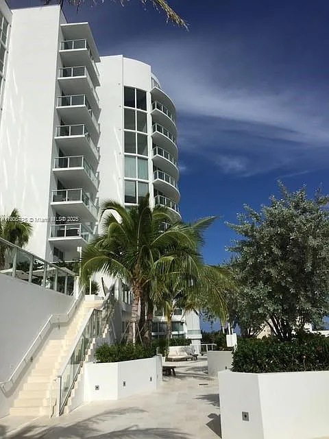 Tiffany House Condo — Photo 3