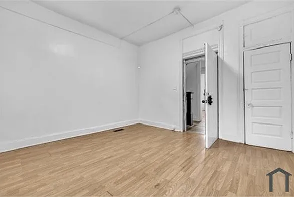 2920 Parkwood Ave #2 — Photo 2