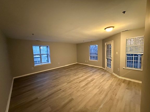 3rd image of 1005 Willings Way