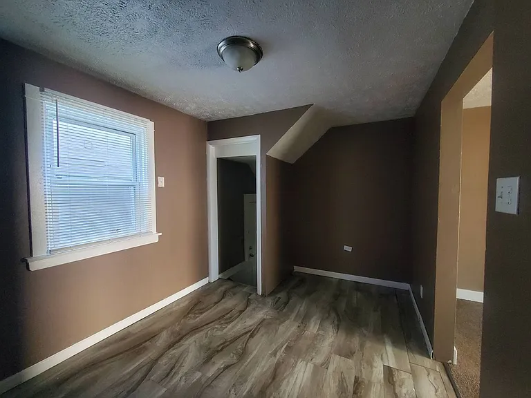 7919 Force Ave — Photo 6
