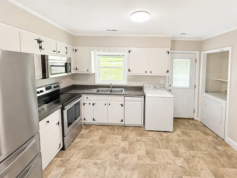 705 Depot St NE — Photo 4
