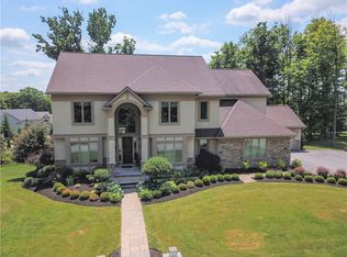 40 Greythorne Hl #PVT, Pittsford, NY 14534