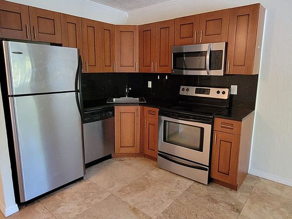 5th image of 1872 NE 46th St APT D11