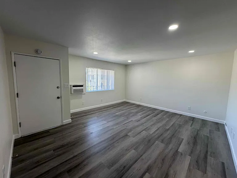 5791 Kingman Ave — Photo 2