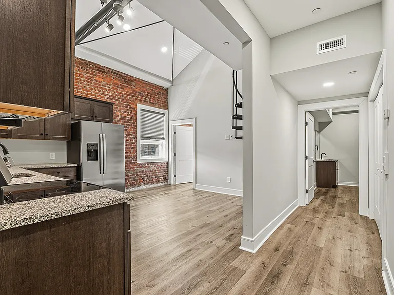 13 Kennedy St #205A — Photo 6