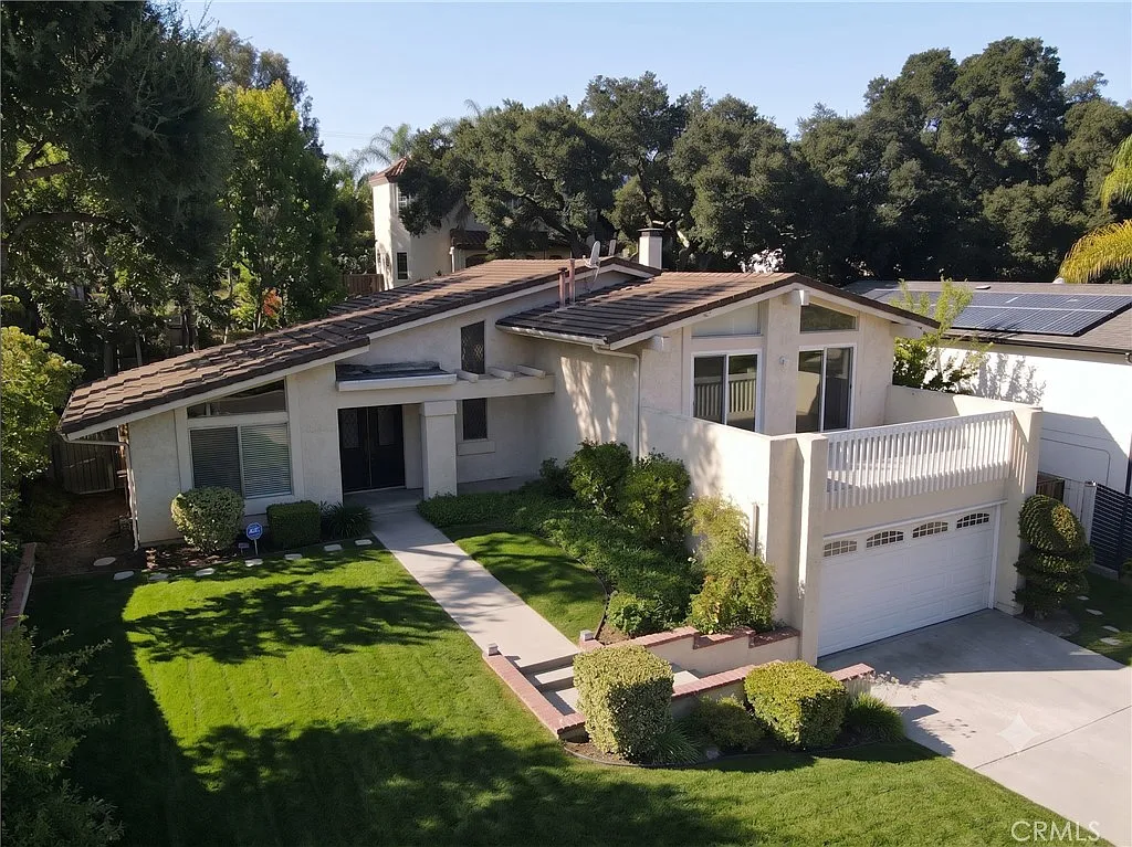 4 bed, 2344 sqft, $6,950 — Photo 2