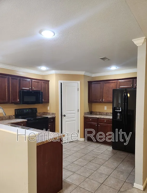 3 bed, 2.0 bath, 1545 sqft, $2,200 — Photo 3