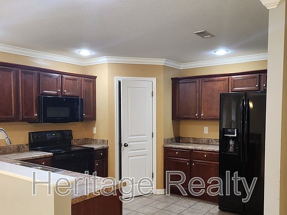 3rd image of 6515 Airtree Ln