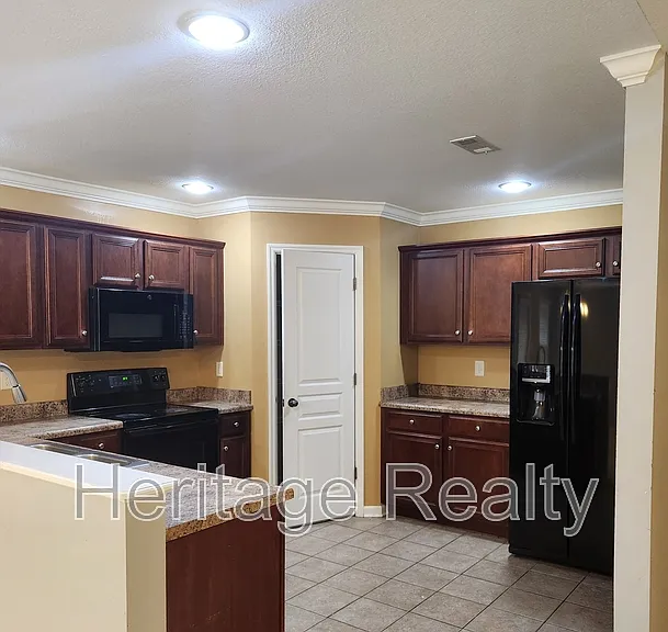 6515 Airtree Ln — Photo 3