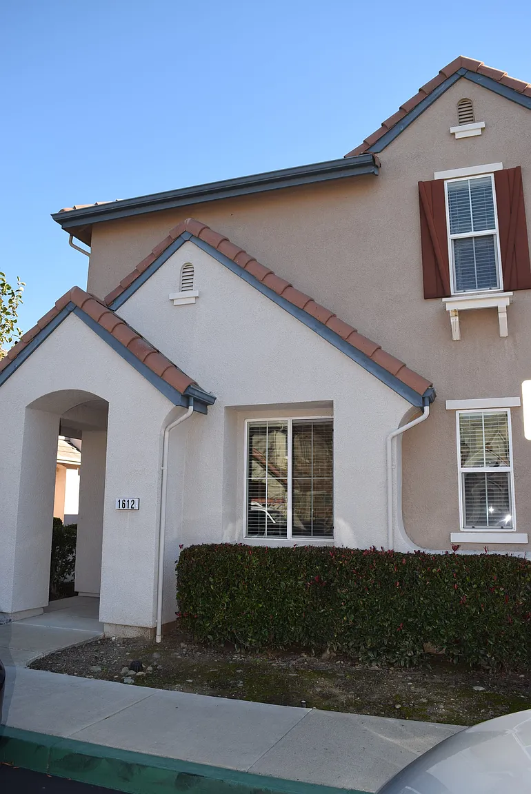 1612 Esplanade Cir photo 1