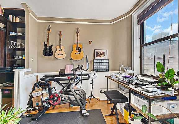 5th image of 221 E 18th St APT 6K