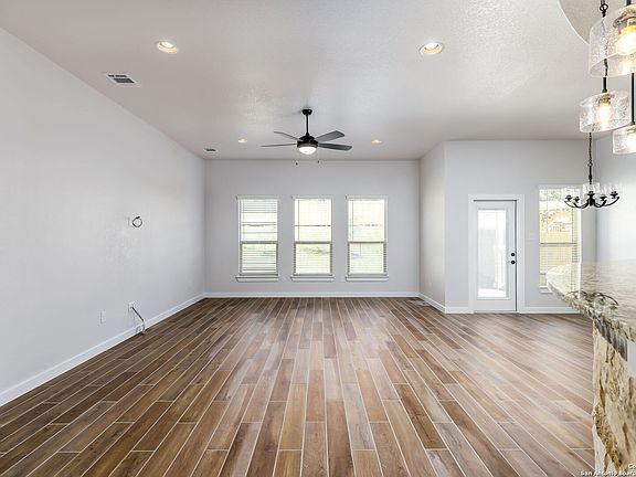 5th image of 4433 Royal Oak