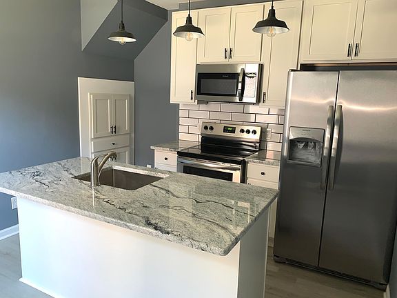 5th image of 442 Wilson Ave
