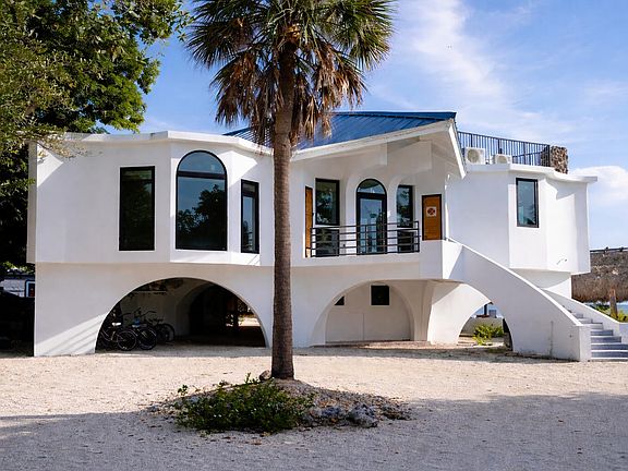 4th image of 1557 Long Beach Dr