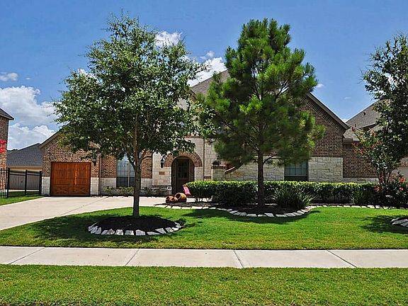 This gorgeous Highland Home in just a very short walk away from the lake and the pool.