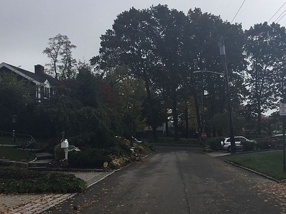 3rd image of 7 Lorraine Dr