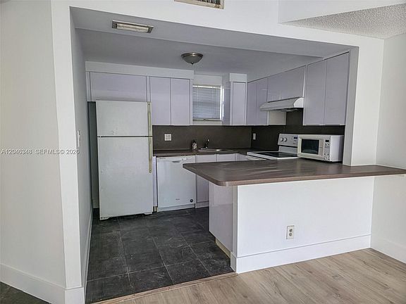 4th image of 8290 Lake Dr APT 422