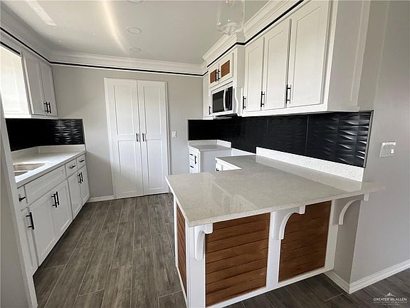 2nd image of 2360 Victoria Dr