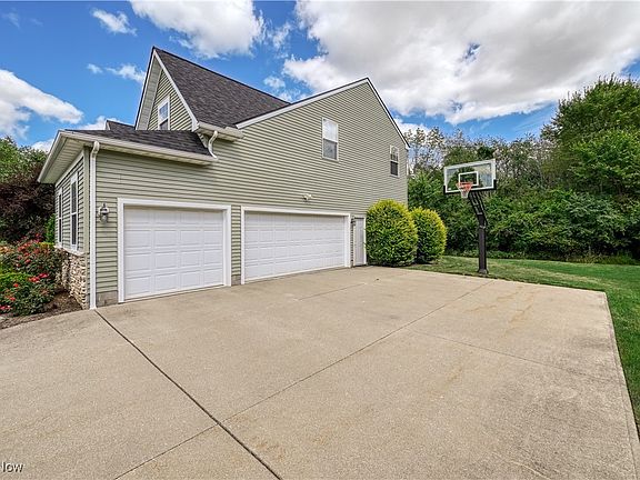 3rd image of 736 Craig Dr
