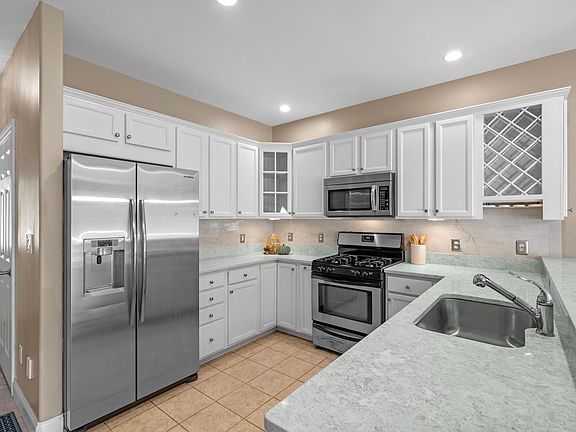 2nd image of 5 Pelton Way #8