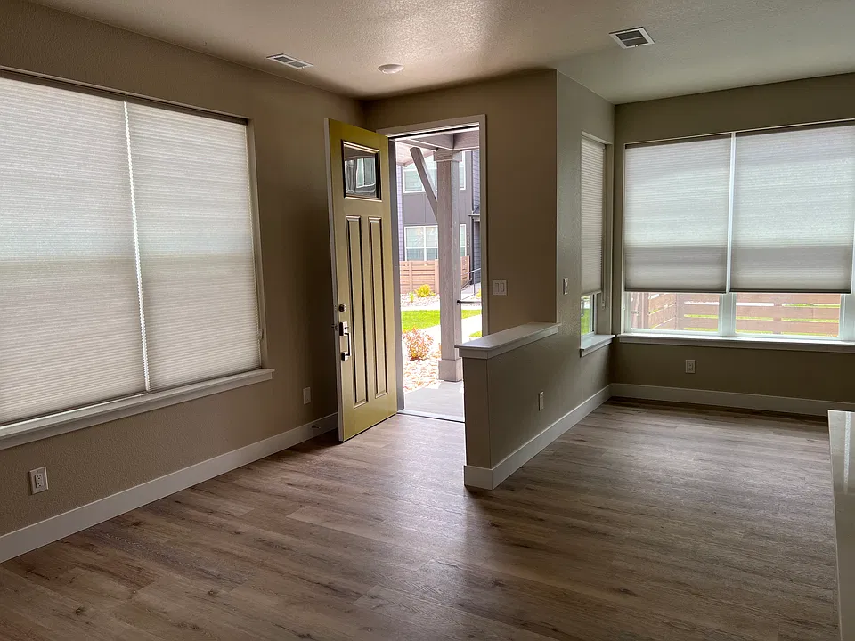 Entryway to the Living room and dining room