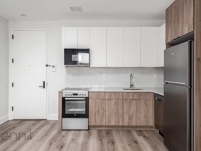 125 Kings Hwy #4A — Photo 3