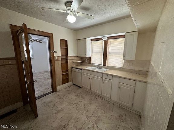5th image of 11105 Revere Ave