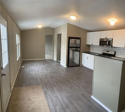 2nd image of 406 22 1/2 St NW