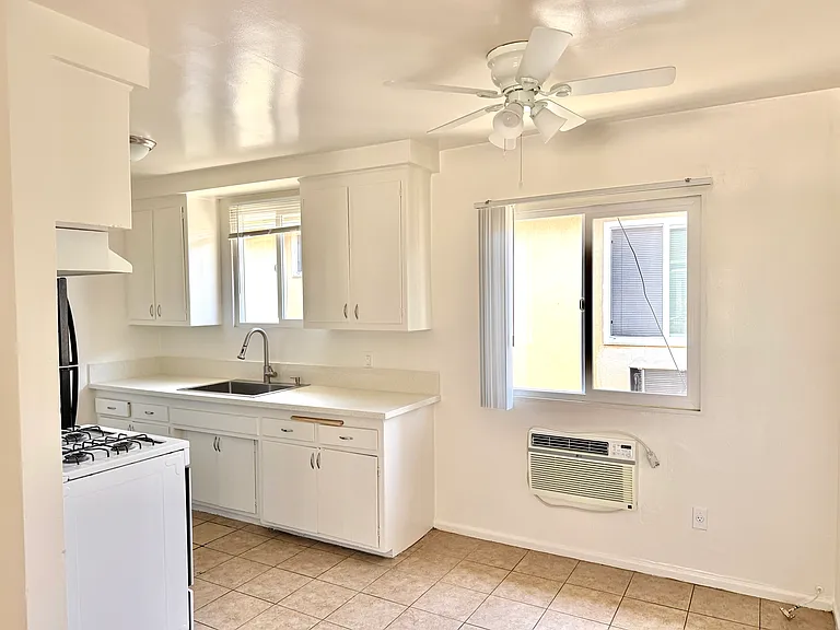 8750 Woodman Ave #21 — Photo 10