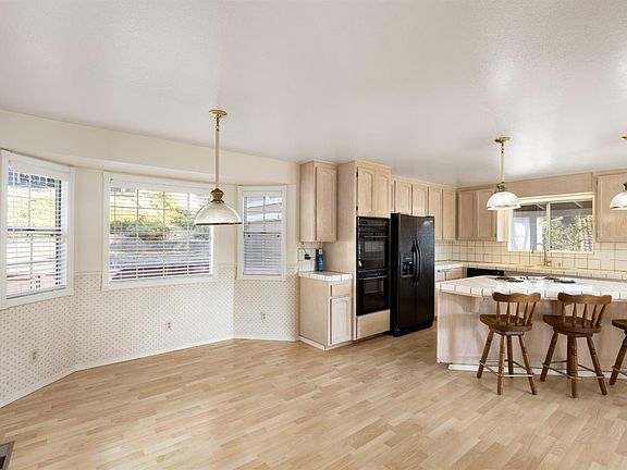 5th image of 14048 Hemlock Dr