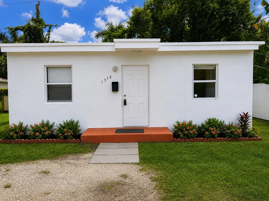 1310 Nw 9th Pl - Anderson - 1 — Photo 1