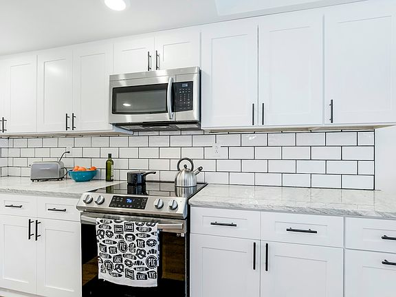 Modern kitchen/New cabinets